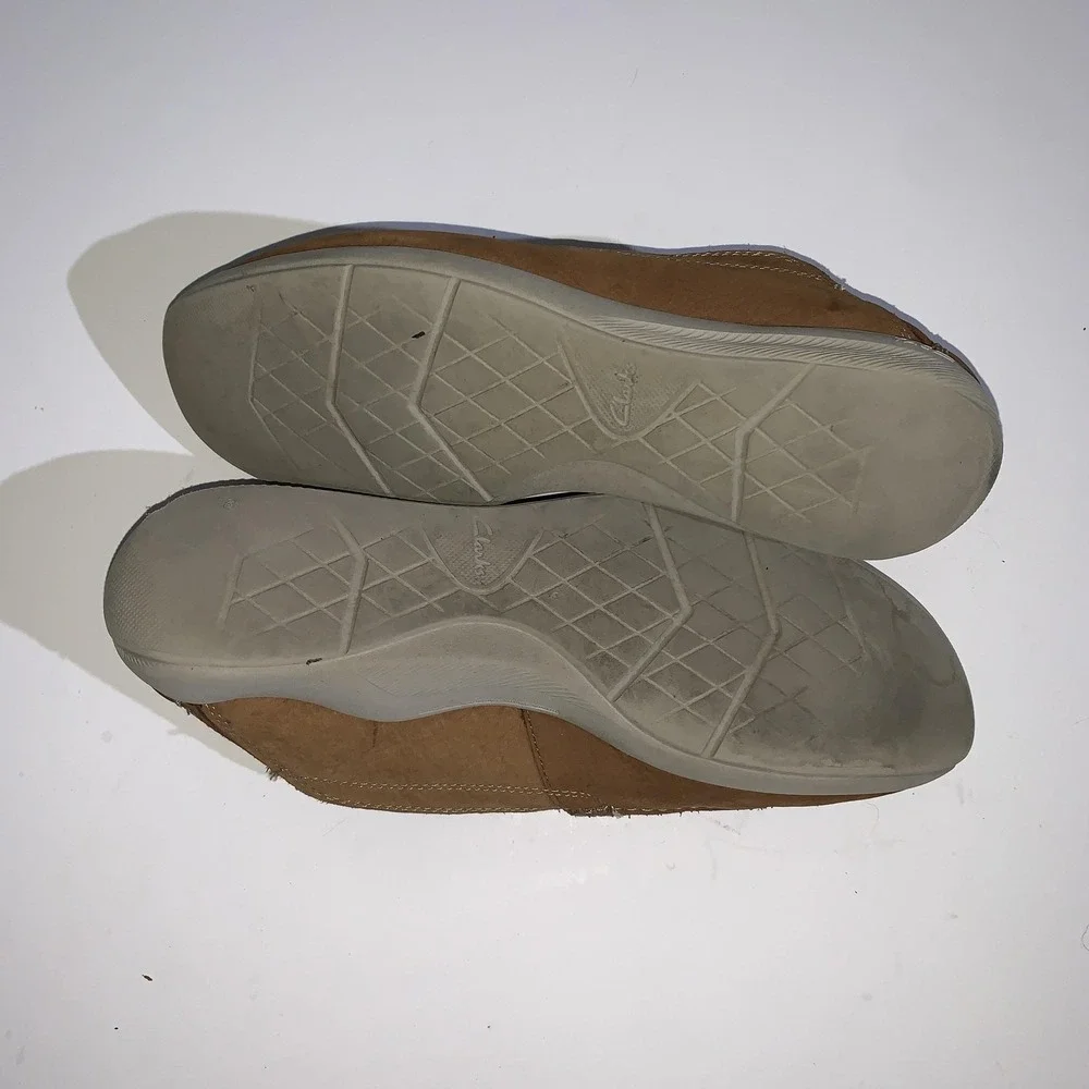 Clarks Shoes Mens Size 10.5 Brown Nubuck Slip On Loafers Casual Comfort Walking